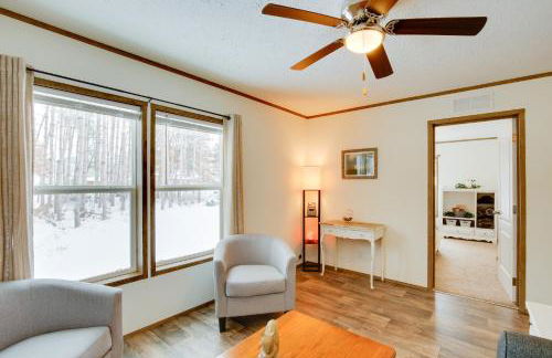 Stylish Chetek Hideaway with Lake and Dock Access! - Foto 14