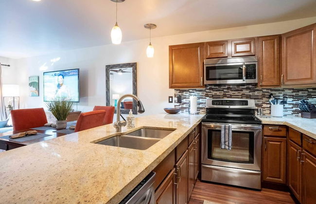 Tropical & Serene Garden Vistas - Photo 8