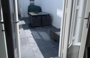 Perfect base for 8, pets allowed - Photo 3