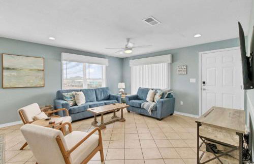 3BR Condo Gulf Views with Pool, Boat Launch and Dock - Photo 3