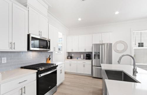 Sandy Cheeks Pet Friendly - Photo 36