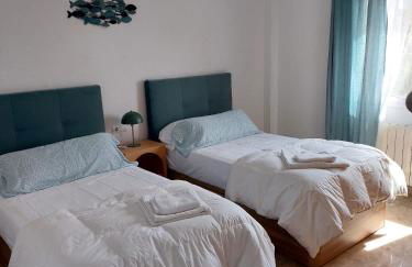 Luxury Villa with Pool & Garden - Foto 26