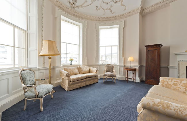 Henrietta Suites City Centre - Photo 18