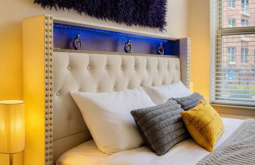 Lux Modern Apartment with Pool View & Prime Location - Foto 28