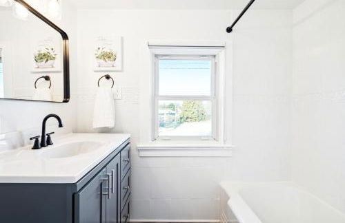 Logan's House Stylish Family Home near Downtown with EV - Foto 25