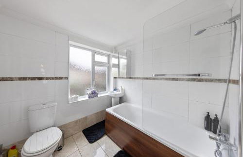 Lesley House 4 bed villa TV Internet Garden - Foto 24