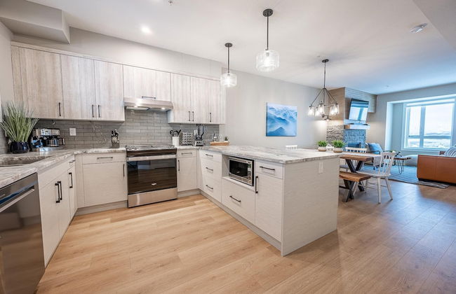 Grizzly Ridge Getaway Brand New, Hot Tub, Sleeps 11 - Photo 10