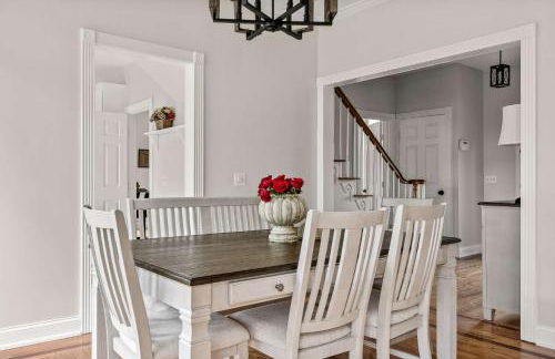 Colonial Manor - Photo 18