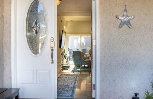 Stunning 4 Bedroom 1 Level- Pool, Spa, Grass Yard, Fire Pit, Garage, BBQ - Foto 37