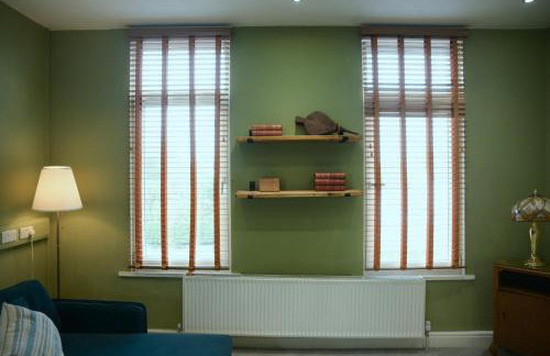 1-Bed Apartment Sleeps 4 Near Altrincham Centre - Foto 8