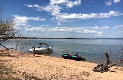 Peaceful Lakefront Cabin with Loft, Beach Access & Sunset Views in Buchanan Dam, Texas - Foto 15