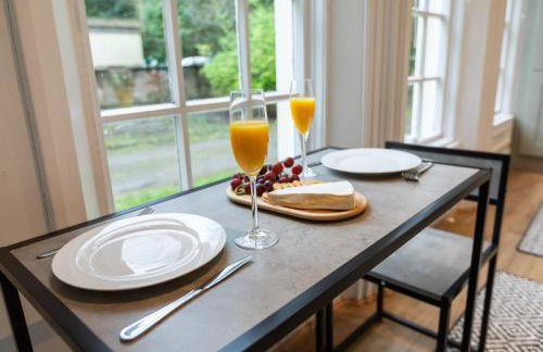 NEW Apartment with Pool Table and Parking Sleeps 7 - Foto 38