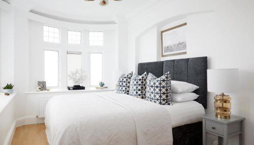 Aisiki Stays Apartments at North Finchley, 3-Bedroom & 2-Bathroom, Pet Friendly Flat, King or Twin Beds with Free Wi-Fi - Foto 3