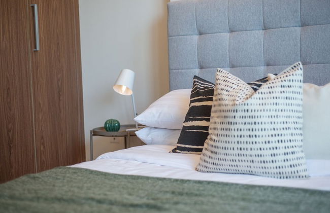 Luxe Apartments near Dubai Mall, Burj Khalifa - Pool, Gym, & Parking by Sojo Stay - Photo 30