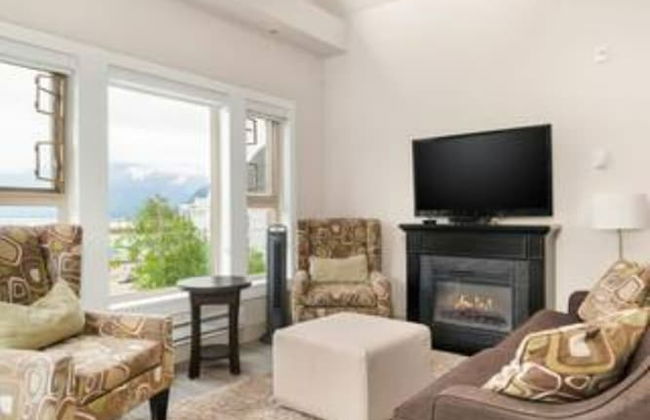 Penthouse Lake Home 3BR Amazing View - Photo 11