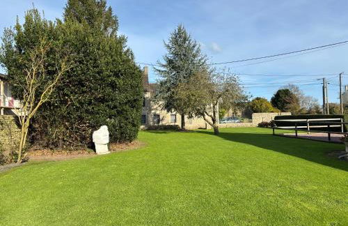 Rivage Maison spacieuse 10 p 5 chambres 2 sdb 2 WC tout confort avec jardin, belle terrasse aménagée, parking privatif, à 2 kms d'une petite plage, 3kms d'Omaha Beach et Port en Bessin - Foto 39