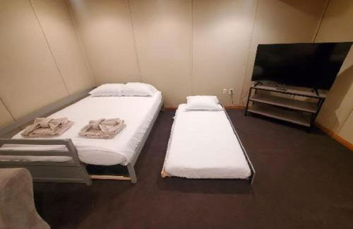 Gorgeous Cabin by Lake with Waterview and walking access - Foto 35