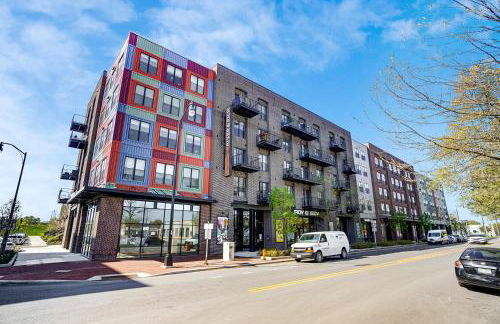 The Urban Oasis Garage Parking Walk-In Shower - Foto 52