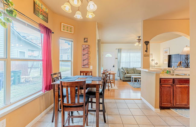 Quiet 2 Story Walkable to East Side Eateries - Foto 17