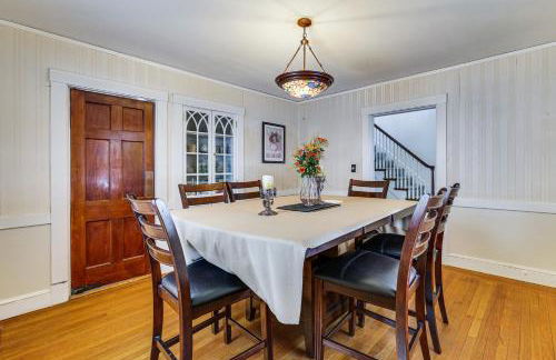 Walk to DW Field Park! Spacious Home with Deck - Foto 7