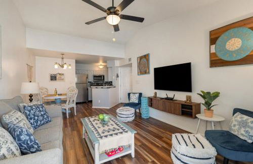 Serene Zen King Bed Condo - Half Mile from Beach - Foto 1