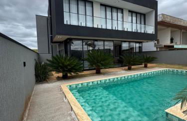 Belo sobrado com piscina aquecida em Ninho Verde 2 - Foto 9