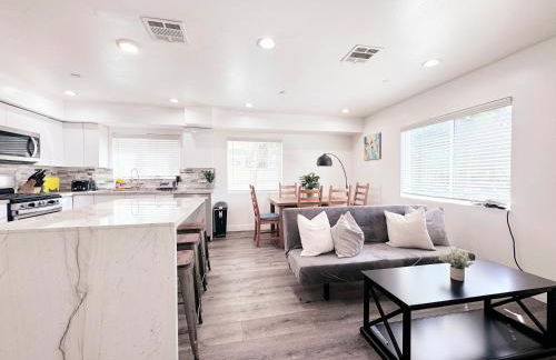 Cozy 3 BR Townhouse with Balcony - Photo 14