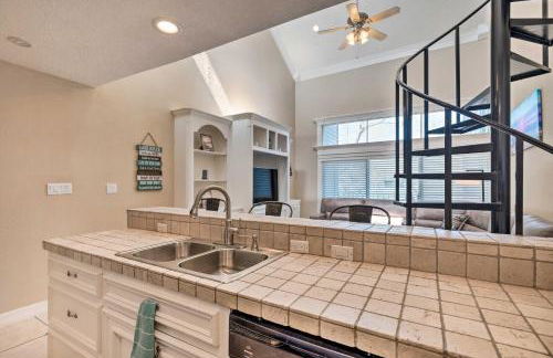 Idyllic Montgomery Condo with Pool and Lake View! - Foto 10