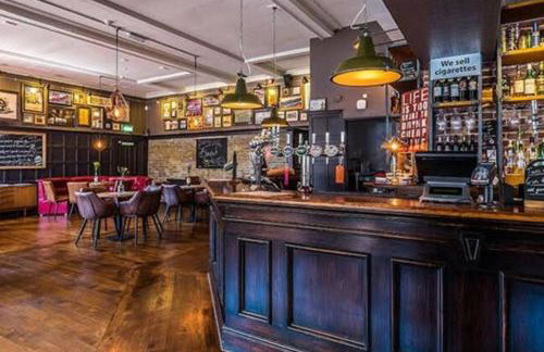 Elegant & spacious parkside 2-bedroom 2-bathroom flat in period building facing Blackheath - parking, great Greenwich location, easy for O2 Arena and City, very near Marathon start line! - Foto 55