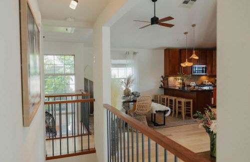 Stylish PB Townhome, Walk to Bay, and Balcony - Foto 21