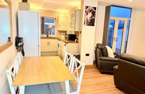 Comfortable 4BR House Ideal for Families & Workers - Foto 41