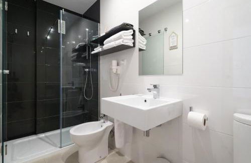 Valencia Home - Photo 45