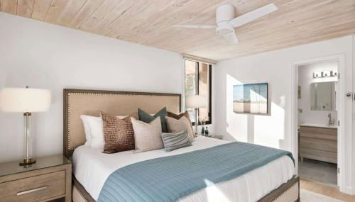 Renovated Riverfront 3 BR, 2 BA with Pool - Walk to Town! - Foto 3