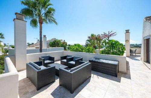 Villa Serena Marbella - Luxury villa with pool & sea views - Photo 40