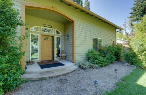On McKenzie River! Home with Scenic Sunroom - Foto 38