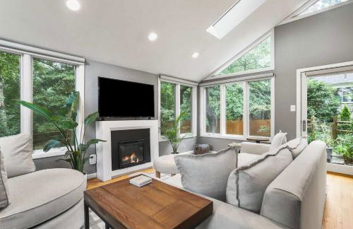 Sojourn Beautiful Home with Beach Access & Backyard - Foto 23