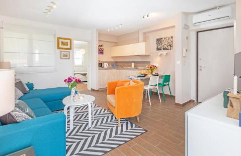 RozART - river marina apartment with free parking - Foto 1