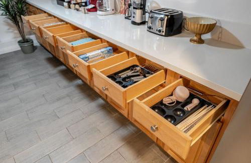 Entire Private Home with 4 Bedrooms 3 Bathrooms, King Bed, Big Yard, Prime Area, Ranch Style, Available Now - Photo 15