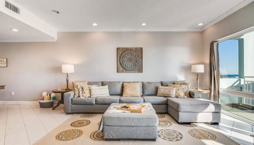 Dog-friendly beachfront dream with a wet bar & two furnished balconies - Foto 5