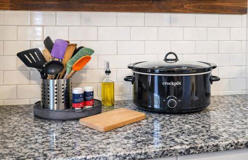 Pool House, Short Drive to Beach, Grill, Smart TV - Foto 19