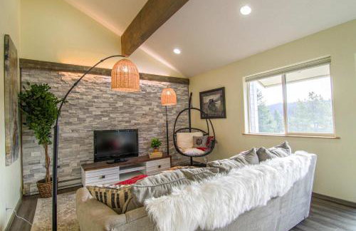 Big Sky Basecamp Walk to Trails + Private Patio - Foto 1