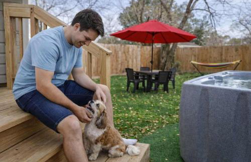 Comfy 5BR Holiday Home with Hot Tub, 10min from NGR Stadium - Foto 6