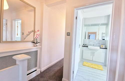 2 bed apt w/ private parking close to town centre - Foto 21