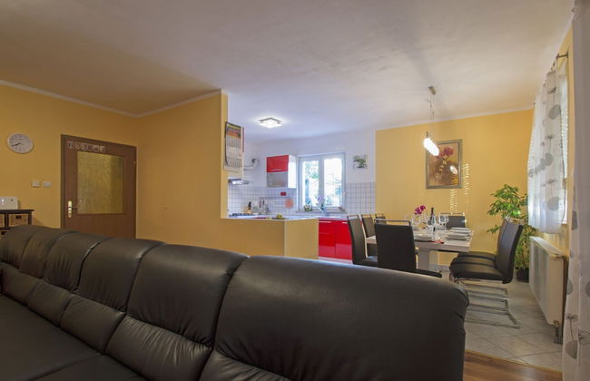 Adorable Holiday Home With Private Pool & Terrace With Barbecue - Foto 9