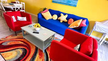 Stylish 2BR Condo Near Beach, Large Pool & Patio, Pet Friendly - Foto 2