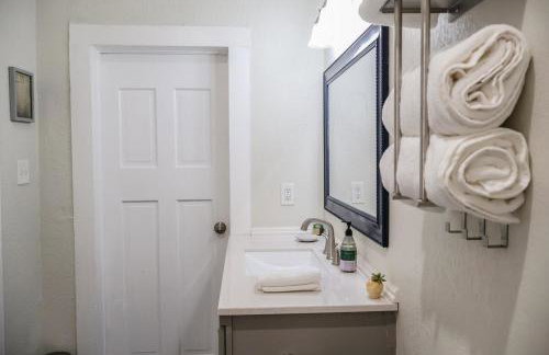 The Eastsider near Frost Bank Center Alamodome Convention Center and more - Foto 10