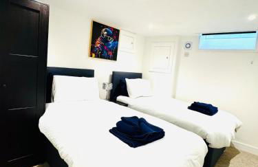 NEW Central Ryde Retreat, Melville Duplex, short walk to Beach Sleeps 6 - Foto 11