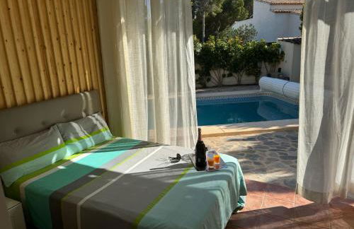 Villa pareada con piscina privada - Foto 4