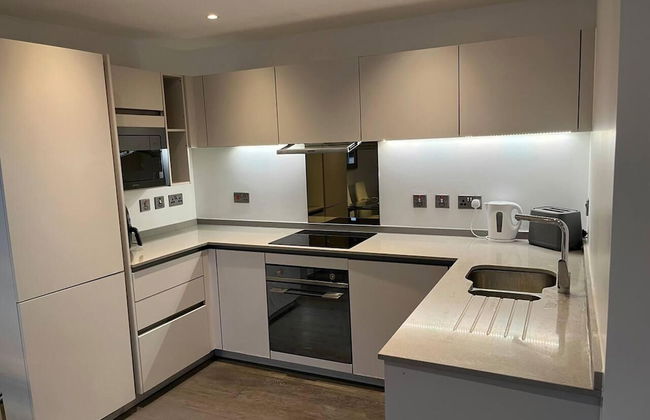 Luxury 2 Bed 2 Bath Apartment Central Location - Foto 8