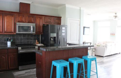 Beach Getaway at 2 Pelicans Walk to the Water - Foto 29